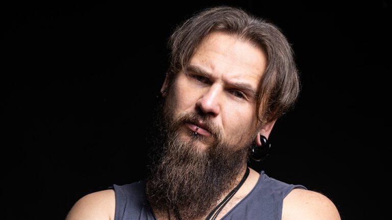 🎸 Nowy nauczyciel gry na gitarze w Szkole Muzyki Rozrywkowej! 🎉